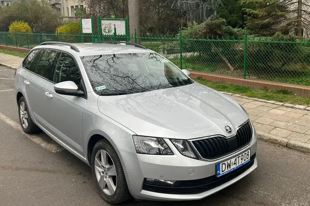 świętokrzyskie Skoda Octavia cena 50500 przebieg: 182000, rok produkcji 2017 z Wrocław